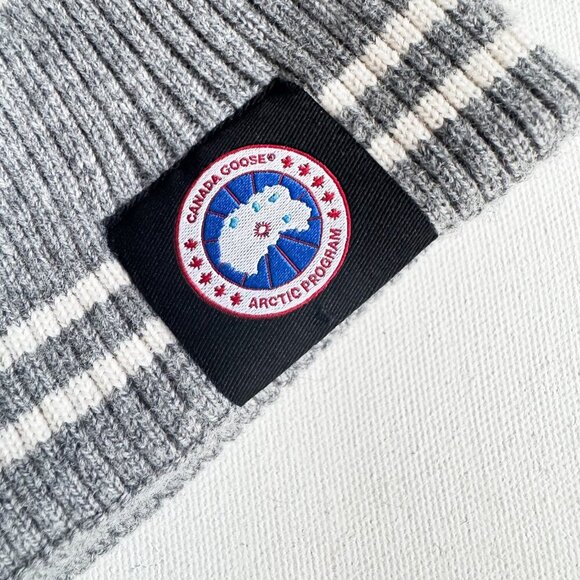 Canada Goose Limited Edition City Toronto Pom Pom Hat - Picture 4 of 7